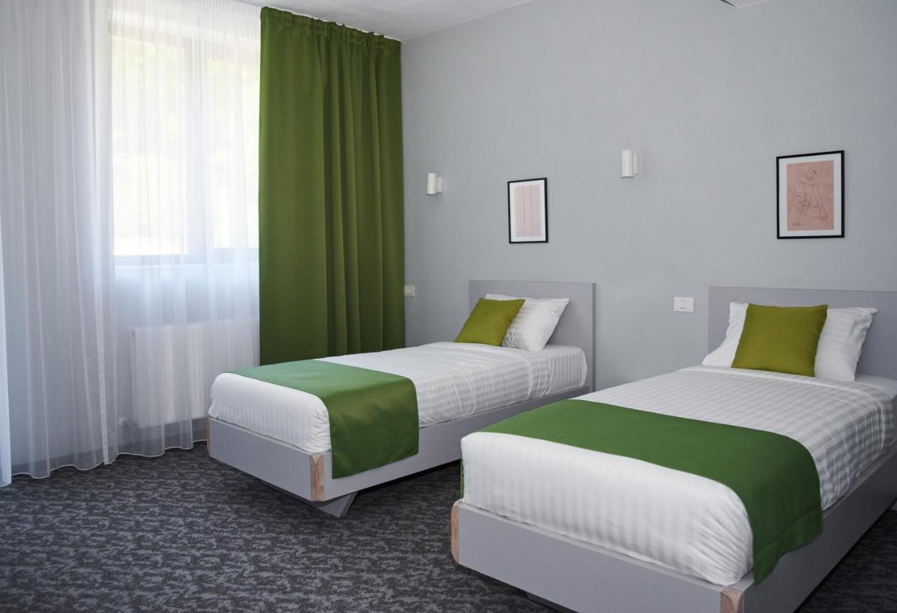 Astra Hotel Calimanesti Exterior photo